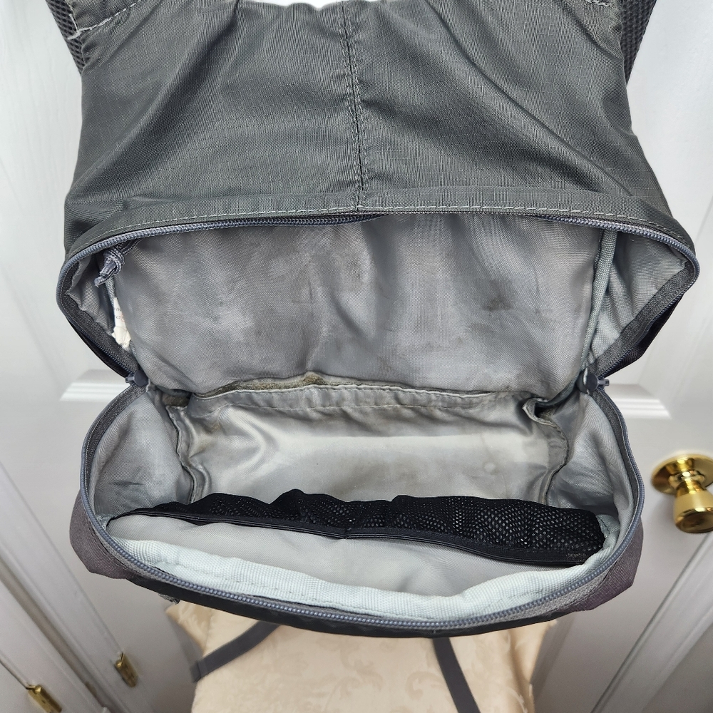 Lowepro Camera Backpack Grey - Picture 11 of 16